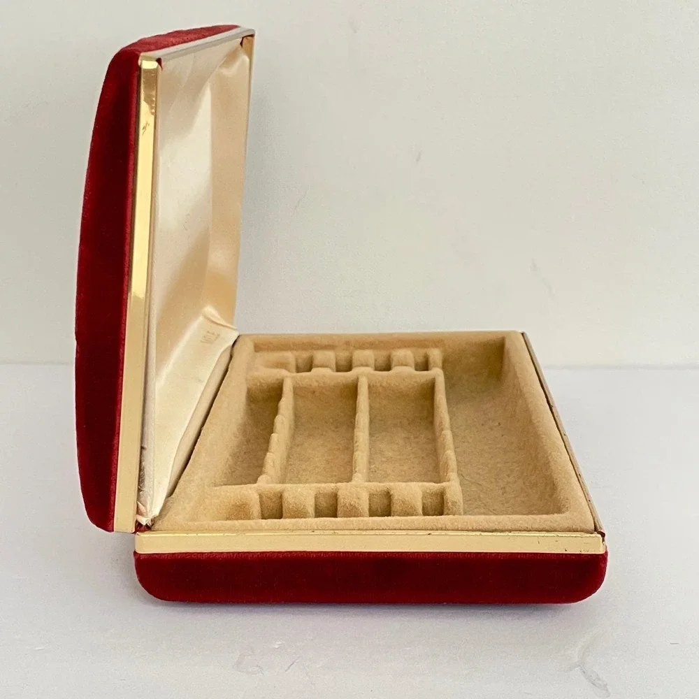 Vintage Mele Red Velvet Jewelry Travel Case Gold Tone Trim Clamshell Organizer‎